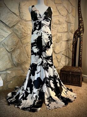 Beautiful Silky Sexy Maxi Mermaid Style Dress Gown NWT 11/12